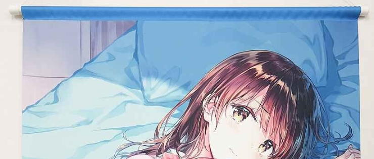 Anime-style illustration of a girl with brown hair and golden eyes, partially shown against a blue bedsheet/banner backdrop.