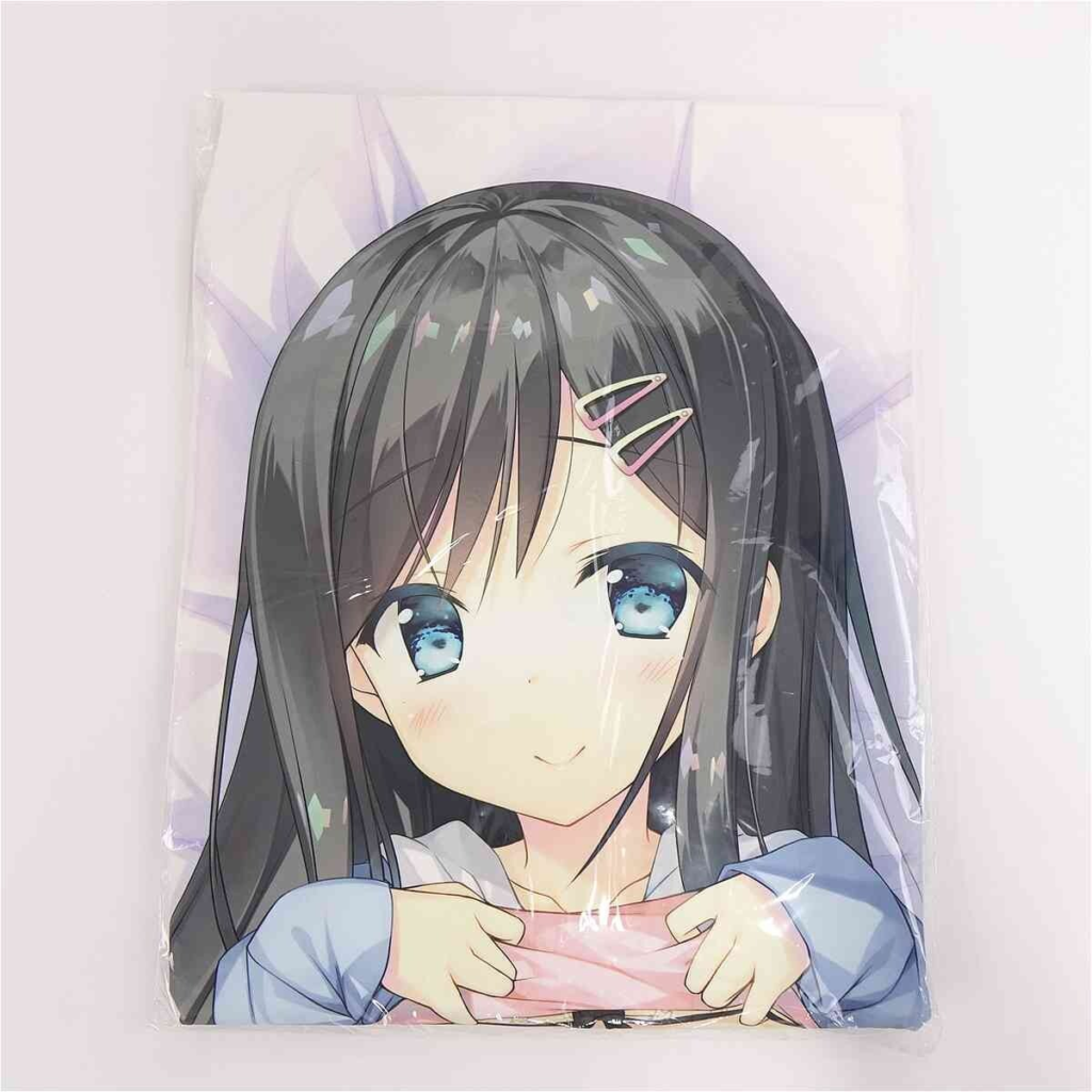 r342342r 1 - 【絵巻本舗】二次元イラストグッズ特化型買取専門店 Close-up of a smiling anime girl with long dark hair, blue eyes, and pink hair clips, holding a pink garment, in plastic packaging.