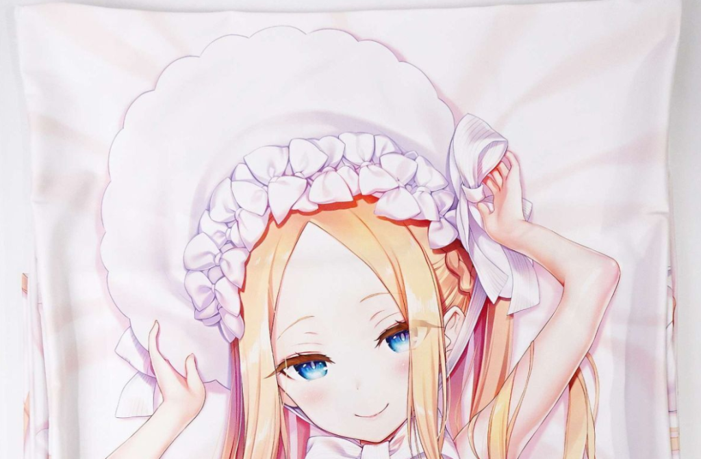Anime-style girl with long blonde hair wearing a white frilled bonnet, smiling softly.